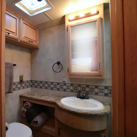 Luxury American Rv With Hot Tub West Chiltington Exterior photo