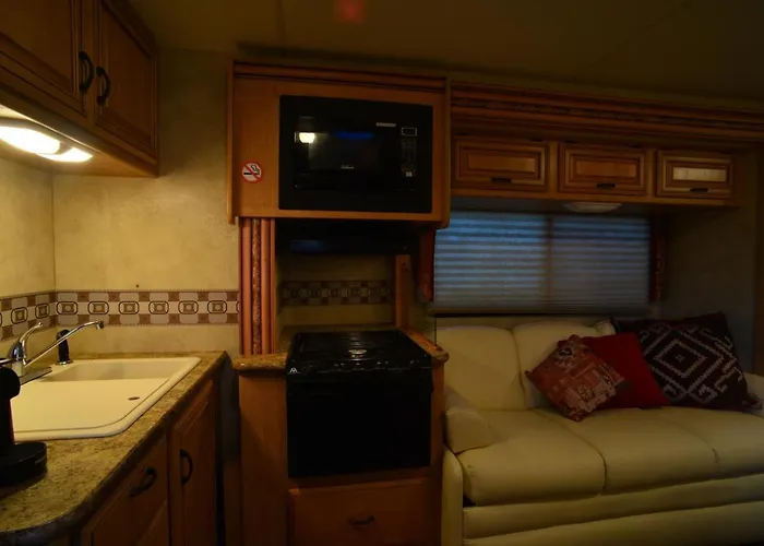 Luxury American Rv With Hot Tub