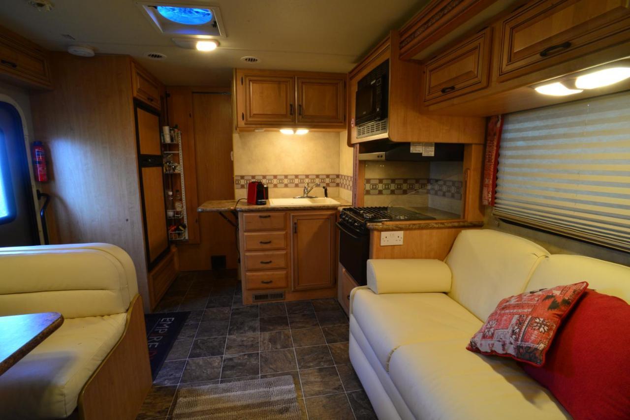 Luxury American Rv With Hot Tub Holiday home *